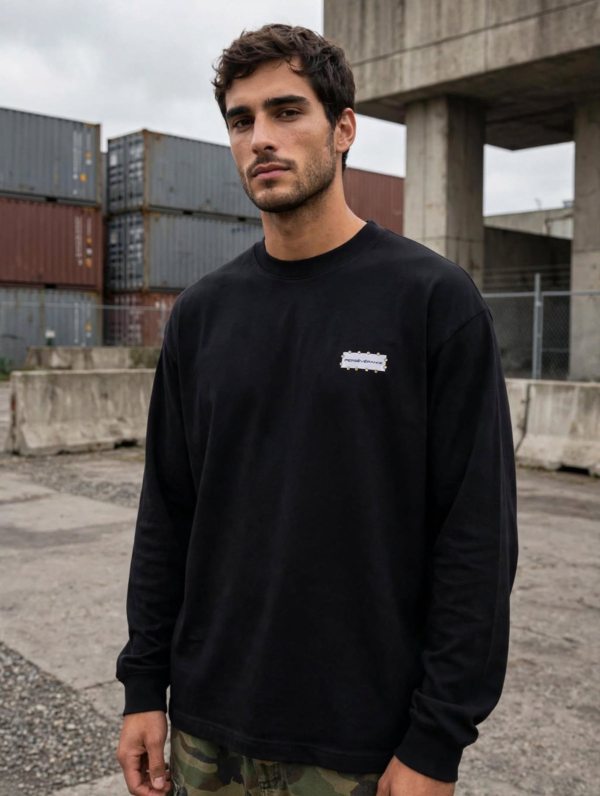 PERSÉVÉRANCE long sleeve black distressed essential